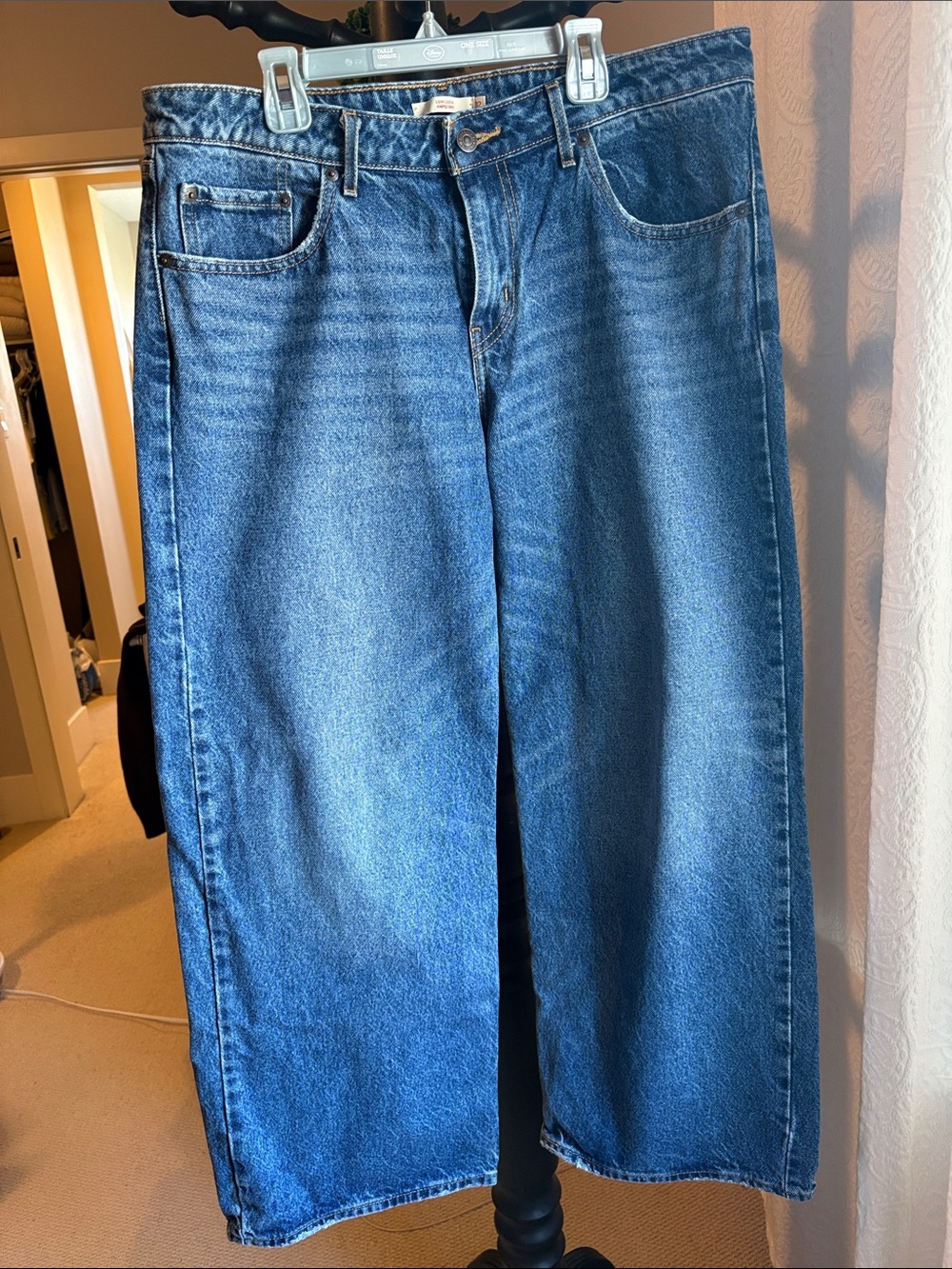 Levi's low loose Jeans in Medium Blue Wash
